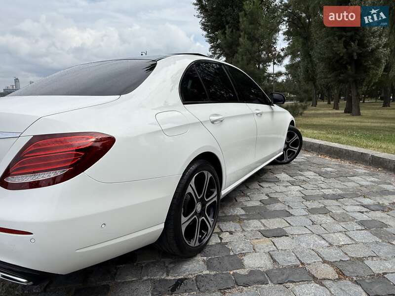 Седан Mercedes-Benz E-Class 2016 в Киеве