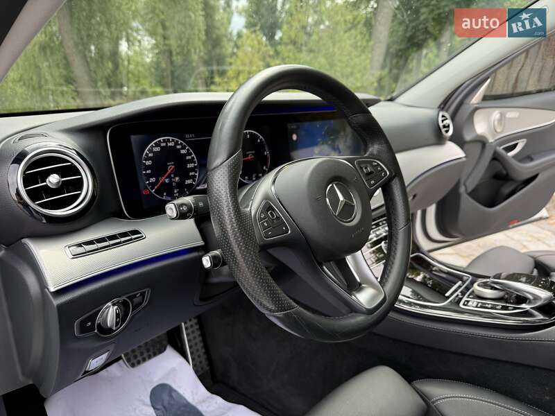 Седан Mercedes-Benz E-Class 2016 в Киеве