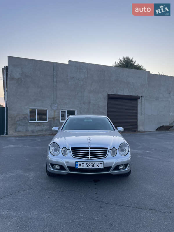 Седан Mercedes-Benz E-Class 2006 в Ильинцах