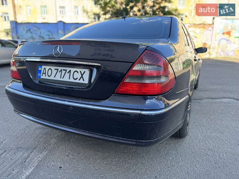 Седан Mercedes-Benz E-Class 2004 в Львове