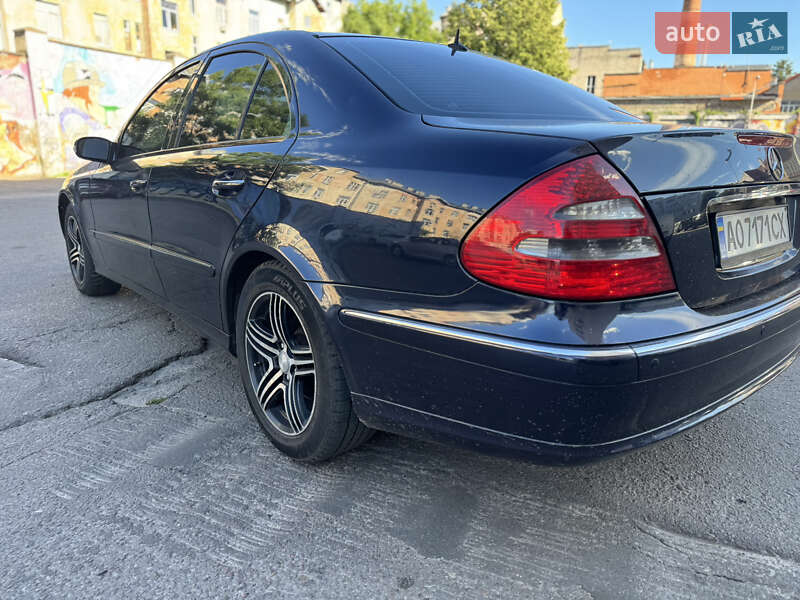 Седан Mercedes-Benz E-Class 2004 в Львове