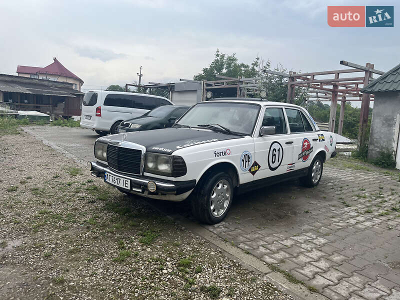 Седан Mercedes-Benz E-Class 1982 в Городенке