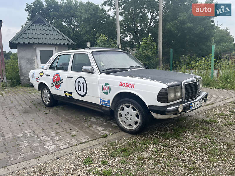 Седан Mercedes-Benz E-Class 1982 в Городенке