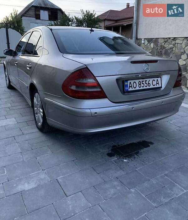 Седан Mercedes-Benz E-Class 2004 в Ужгороде