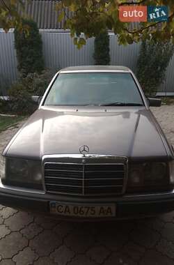 Седан Mercedes-Benz E-Class 1993 в Шполе