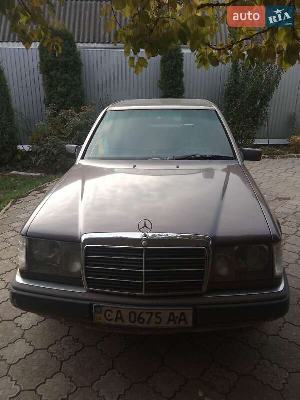 Mercedes-Benz E-Class 1993