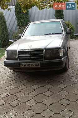 Седан Mercedes-Benz E-Class 1993 в 