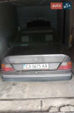 Седан Mercedes-Benz E-Class 1993 в 