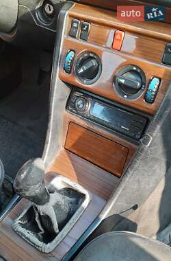 Седан Mercedes-Benz E-Class 1993 в 