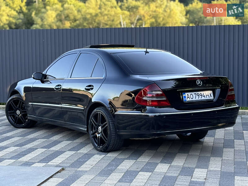 Седан Mercedes-Benz E-Class 2002 в Сваляве