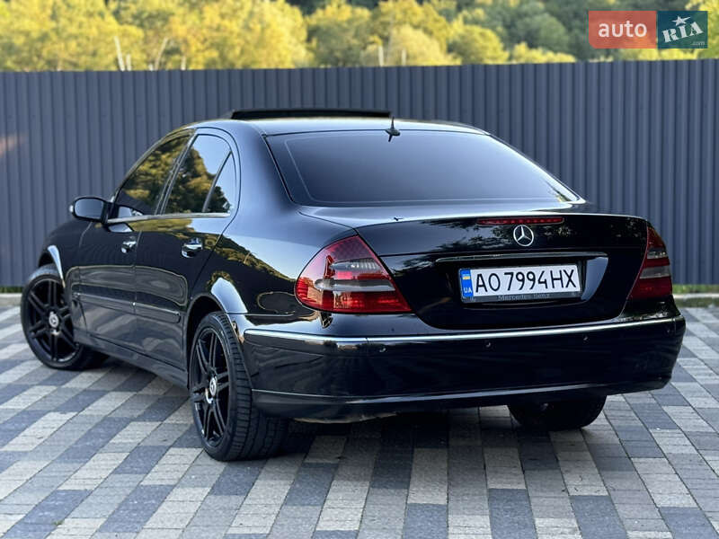 Седан Mercedes-Benz E-Class 2002 в Сваляве