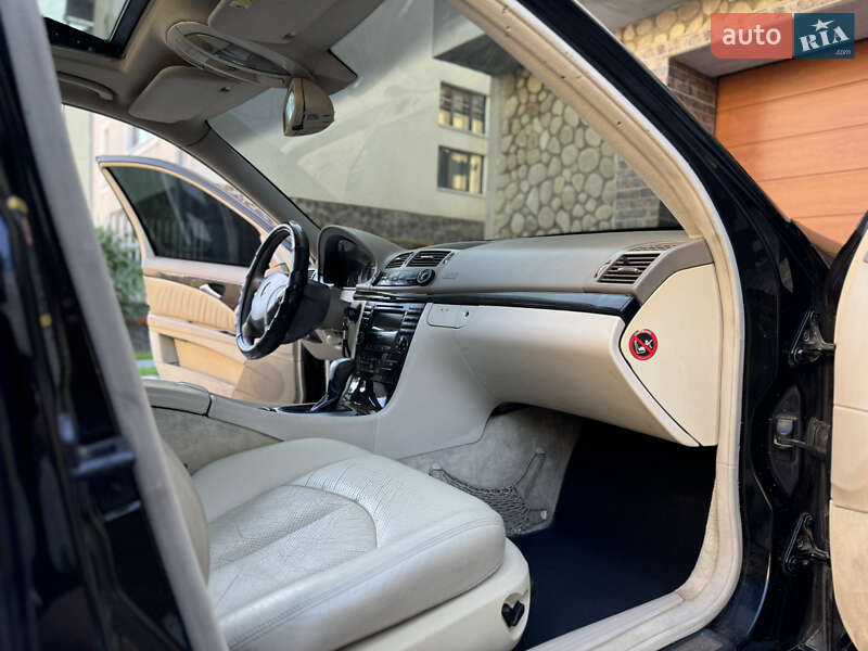 Седан Mercedes-Benz E-Class 2002 в Сваляве