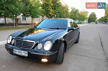 Седан Mercedes-Benz E-Class 2001 в Килии