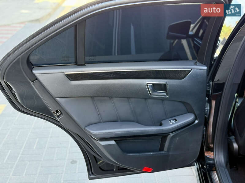 Седан Mercedes-Benz E-Class 2012 в Львове