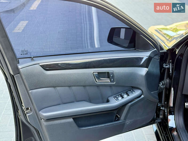 Седан Mercedes-Benz E-Class 2012 в Львове