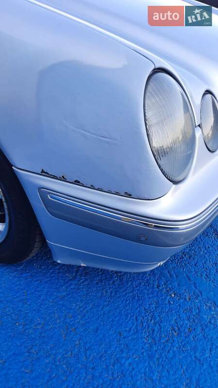 Седан Mercedes-Benz E-Class 2001 в Черновцах