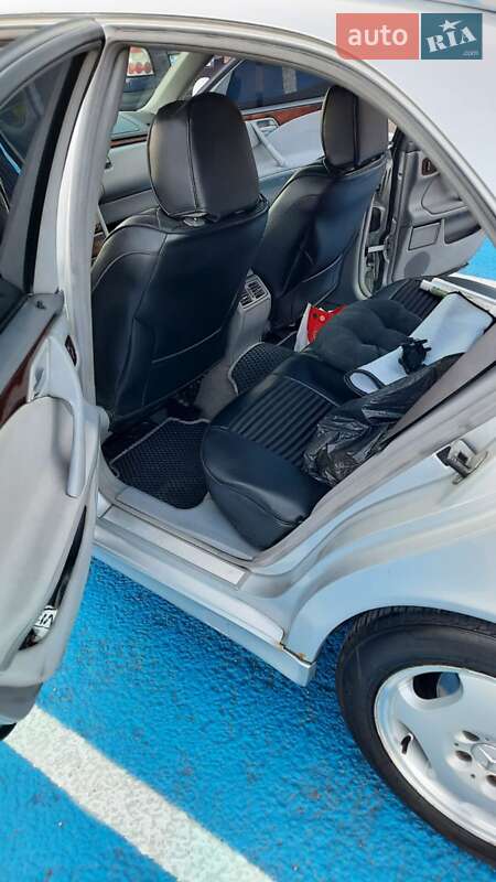 Седан Mercedes-Benz E-Class 2001 в Черновцах