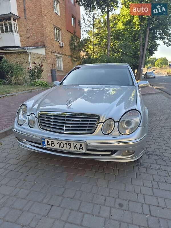 Седан Mercedes-Benz E-Class 2003 в Могилев-Подольске