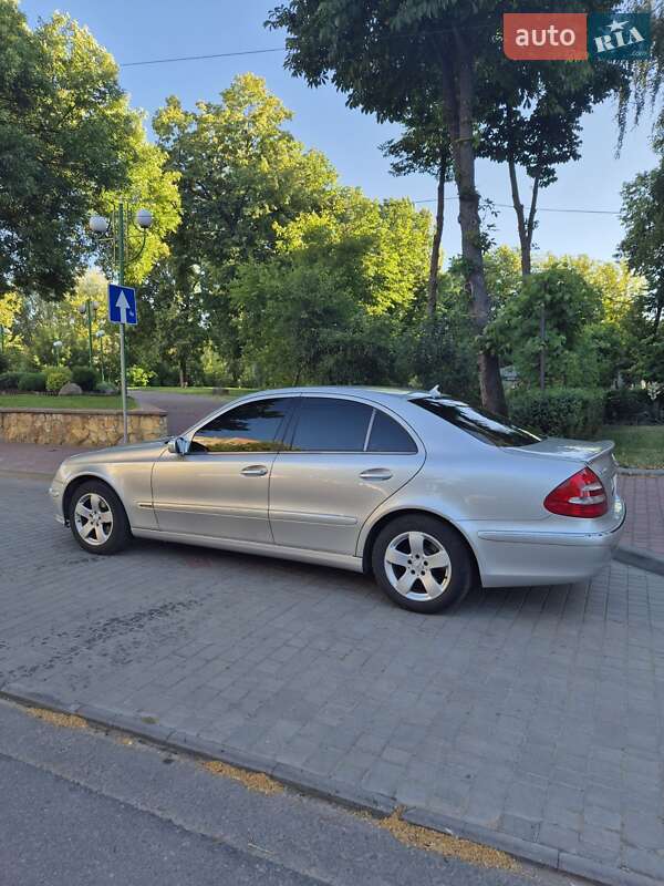 Седан Mercedes-Benz E-Class 2003 в Могилев-Подольске