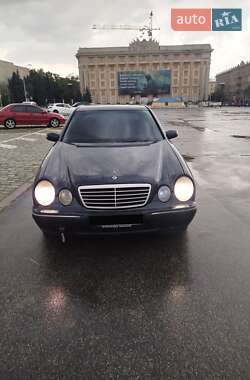Седан Mercedes-Benz E-Class 2000 в Харькове