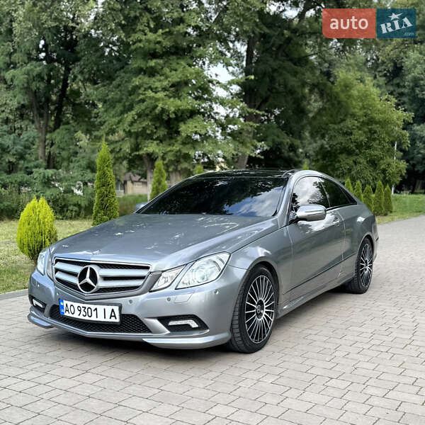 Купе Mercedes-Benz E-Class 2009 в 