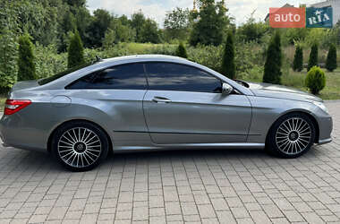 Купе Mercedes-Benz E-Class 2009 в 