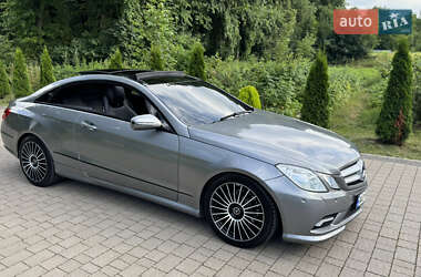 Купе Mercedes-Benz E-Class 2009 в 