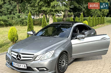 Купе Mercedes-Benz E-Class 2009 в 