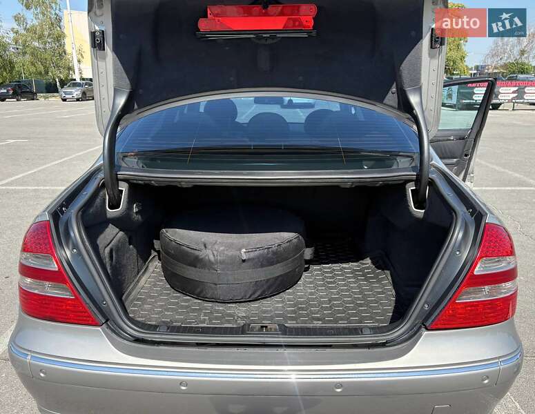 Седан Mercedes-Benz E-Class 2003 в Запорожье