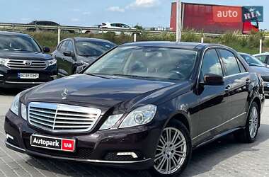 Седан Mercedes-Benz E-Class 2010 в Львове