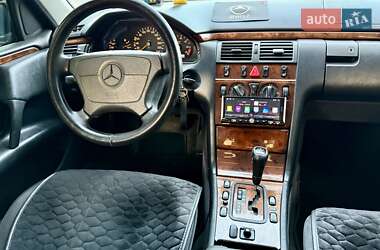Седан Mercedes-Benz E-Class 1999 в 