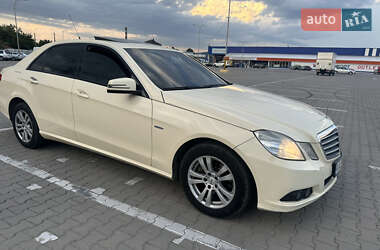 Седан Mercedes-Benz E-Class 2011 в Чернівцях