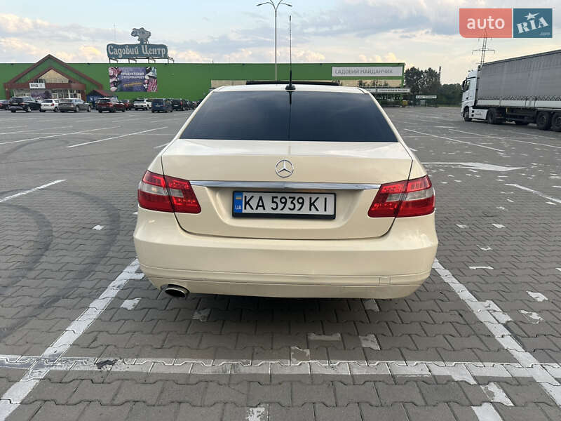 Седан Mercedes-Benz E-Class 2011 в Черновцах