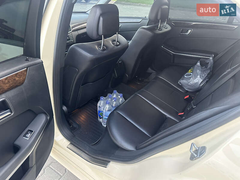 Седан Mercedes-Benz E-Class 2011 в Черновцах