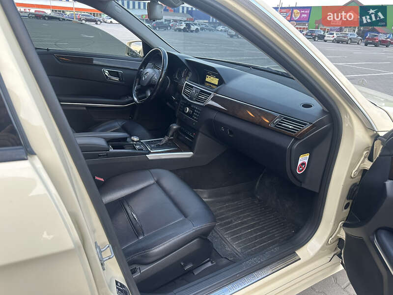 Седан Mercedes-Benz E-Class 2011 в Черновцах