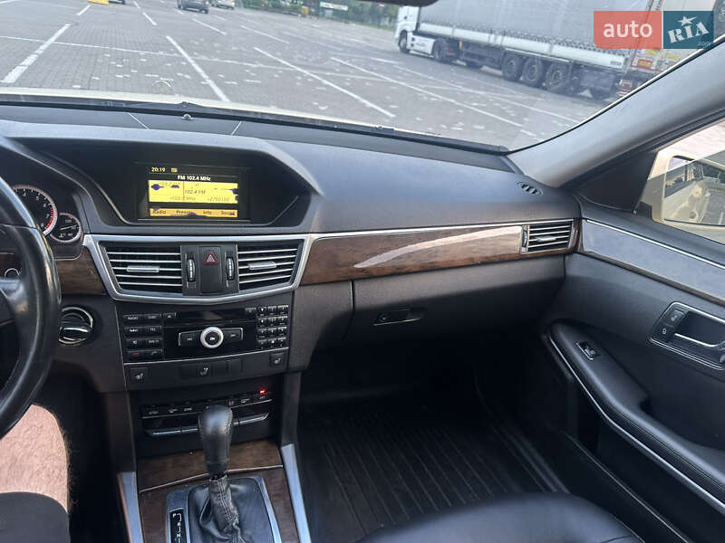 Седан Mercedes-Benz E-Class 2011 в Черновцах