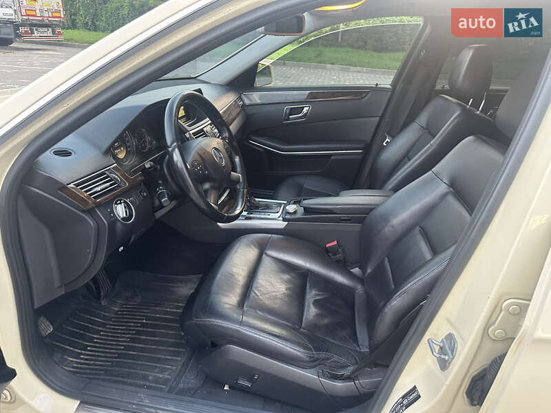 Седан Mercedes-Benz E-Class 2011 в Черновцах