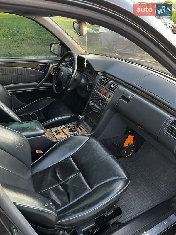 Седан Mercedes-Benz E-Class 2001 в Рожище фото 2 Седан Mercedes-Benz E-Class 2001 в Рожище
