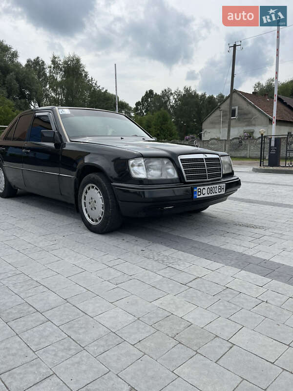 Седан Mercedes-Benz E-Class 1994 в Львове