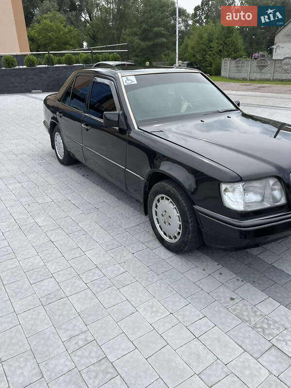 Седан Mercedes-Benz E-Class 1994 в Львове