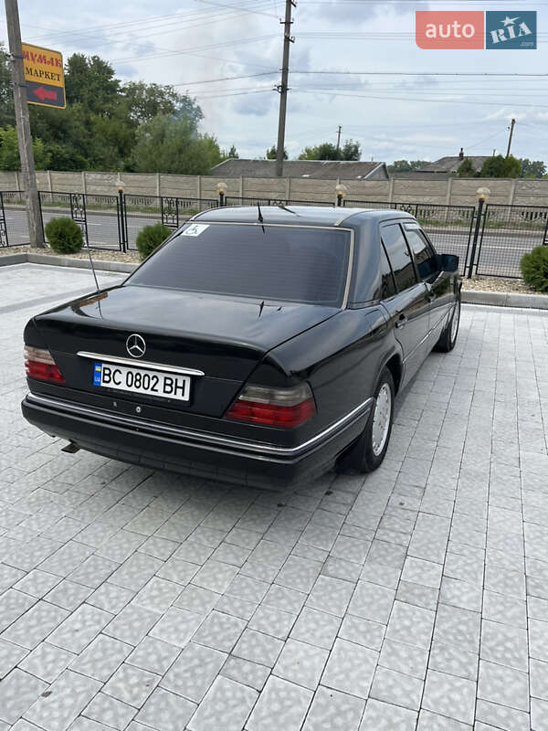 Седан Mercedes-Benz E-Class 1994 в Львове