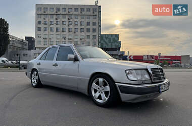 Седан Mercedes-Benz E-Class 1992 в Києві