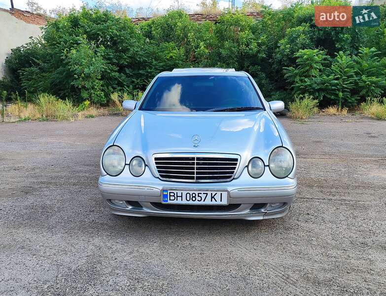 Седан Mercedes-Benz E-Class 2000 в  фото Седан Mercedes-Benz E-Class 2000 в