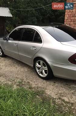 Седан Mercedes-Benz E-Class 2002 в Сторожинце