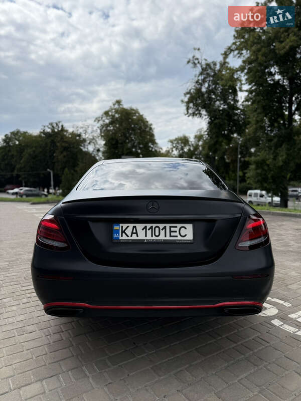 Седан Mercedes-Benz E-Class 2018 в Львове