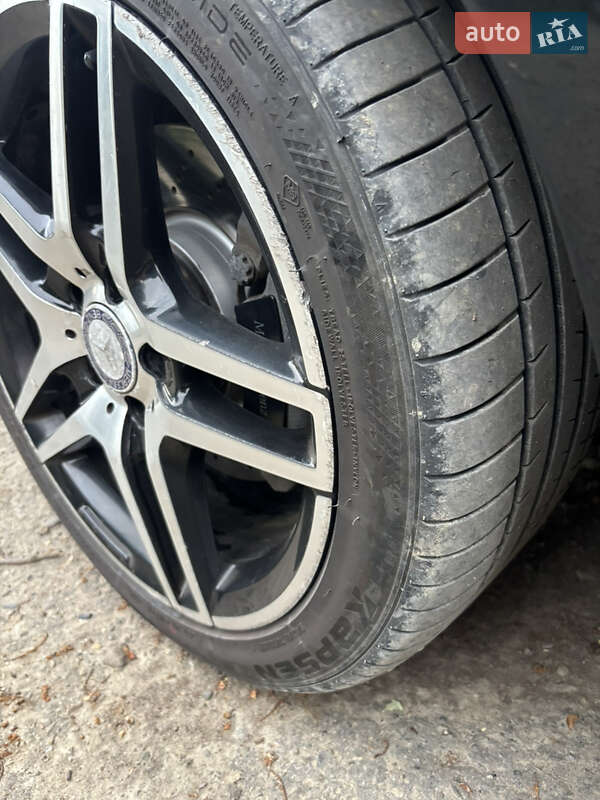 Седан Mercedes-Benz E-Class 2014 в Чернівцях