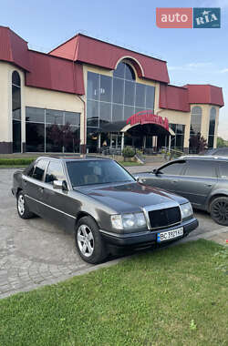 Седан Mercedes-Benz E-Class 1992 в Львове