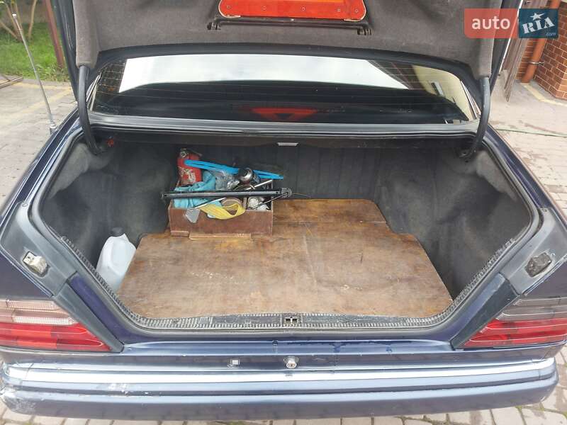 Седан Mercedes-Benz E-Class 1995 в Львові