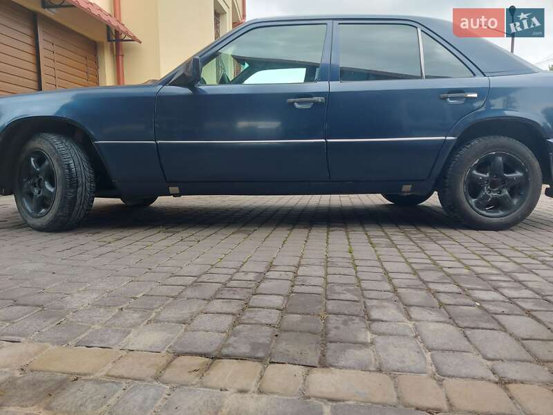 Седан Mercedes-Benz E-Class 1995 в Львові