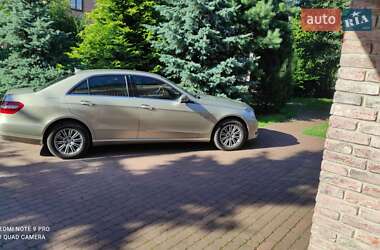 Седан Mercedes-Benz E-Class 2011 в Львове